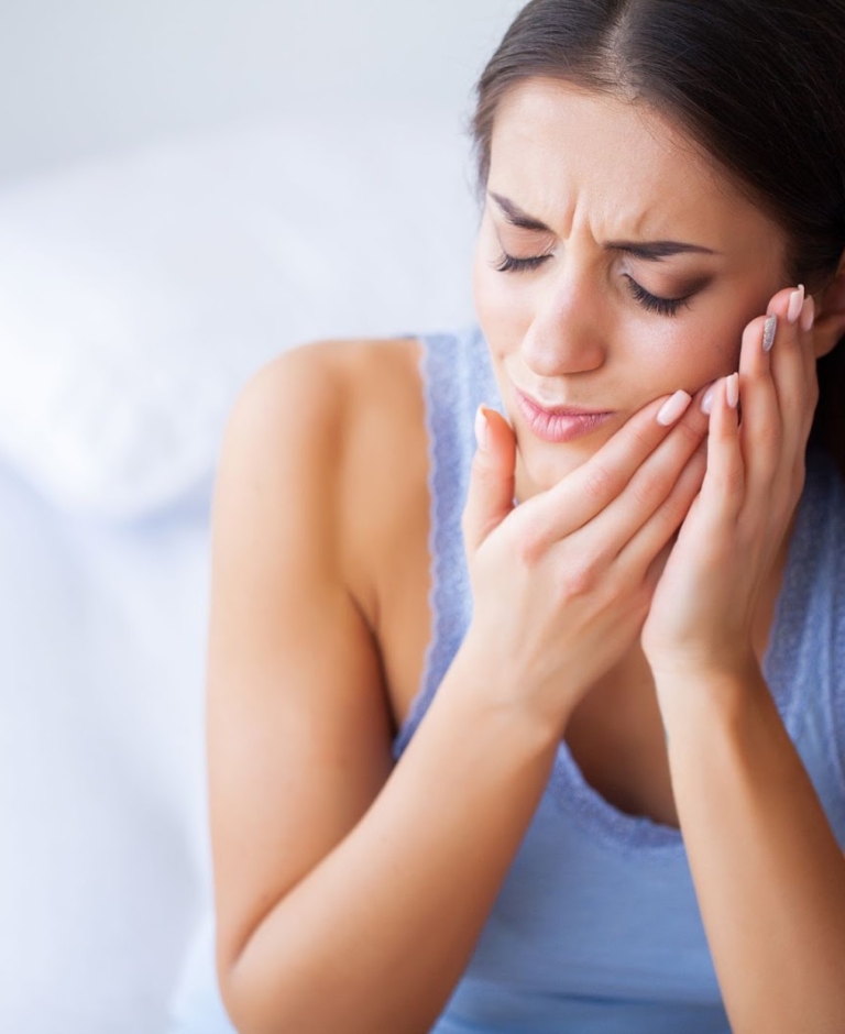 Ból zęba po założeniu plomby – jakie są jego przyczyny i jak go leczyć?