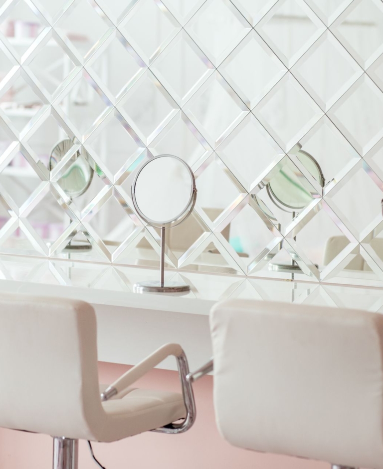 Jak urządzić mały salon kosmetyczny? 10 inspirujących porad