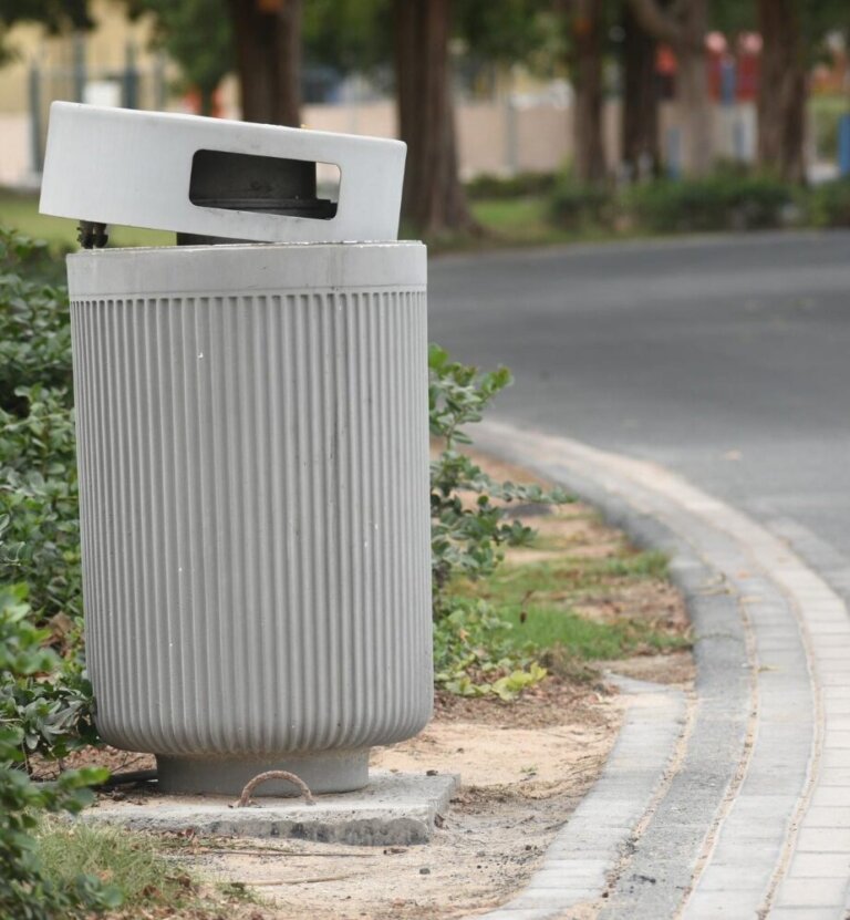 Jak kosze na śmieci uliczne wspierają czystość miast?