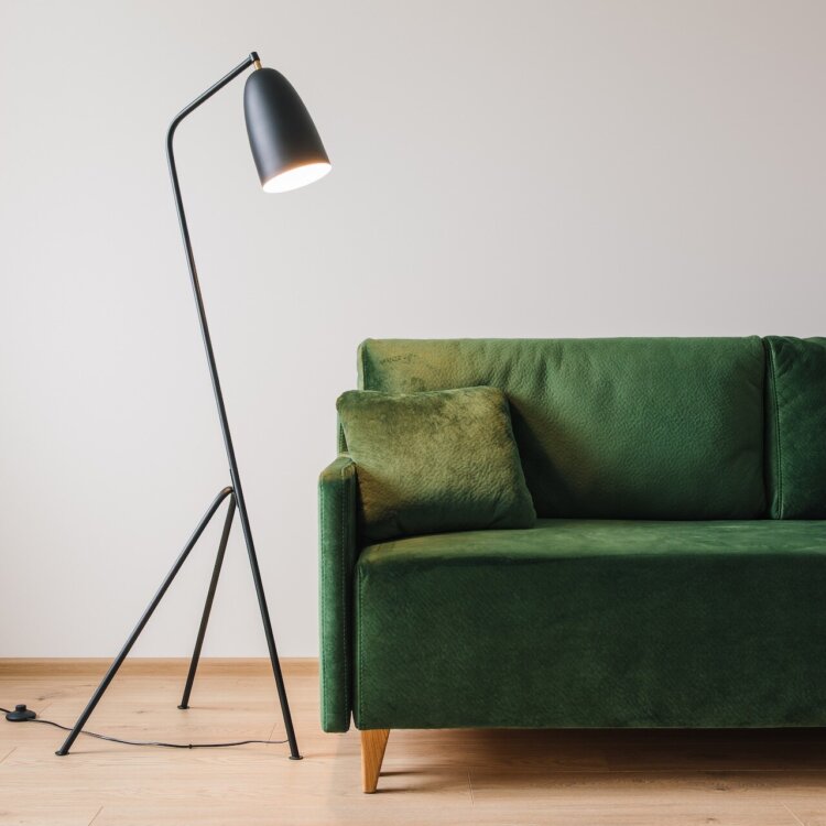 Jak oświetlić wnętrze za pomocą lampy podłogowej?