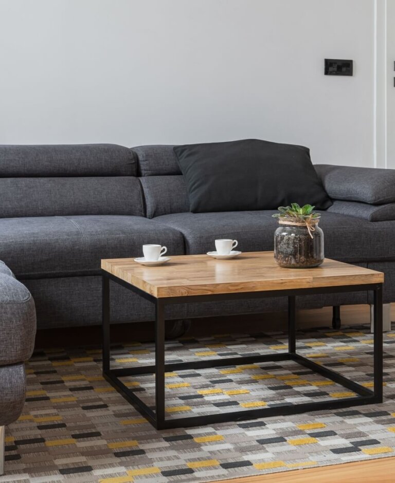 Jaki stolik do narożnika wybrać? Praktyczny poradnik