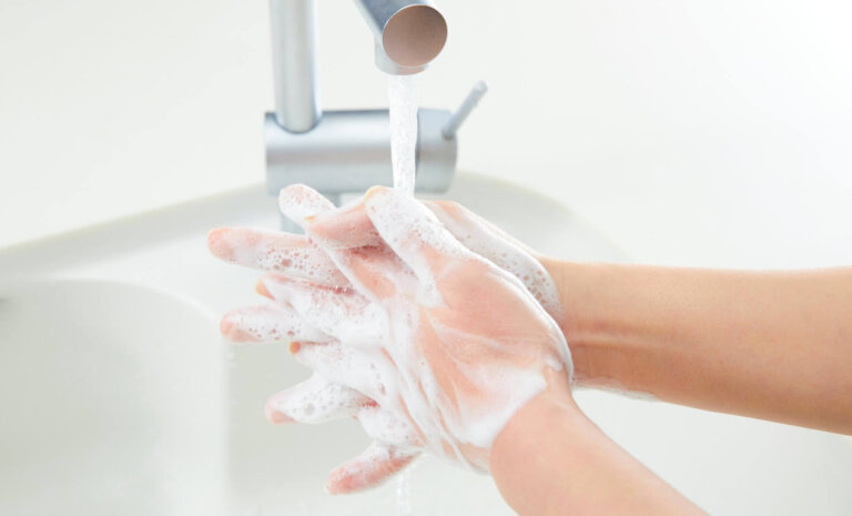 Wyjaśniamy, jakie mydło do automatycznego dozownika sprawdza się najlepiej