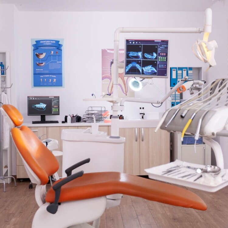 Pierwsza wizyta u dentysty po latach – co musisz wiedzieć zanim ją umówisz?