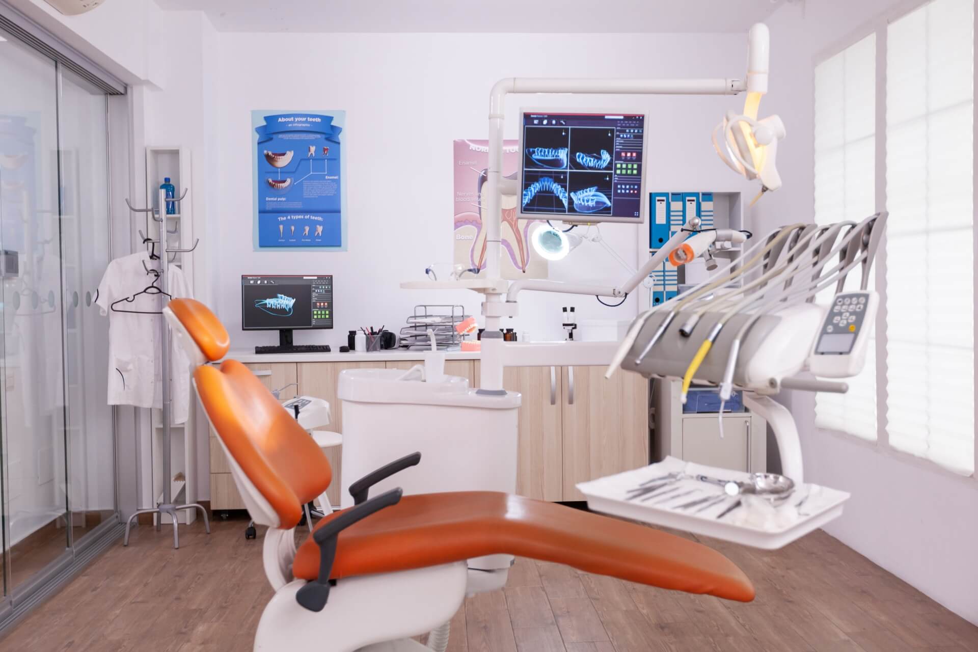 Pierwsza wizyta u dentysty po latach – co musisz wiedzieć zanim ją umówisz?