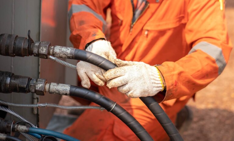 Przewody hydrauliczne – szerokie zastosowanie przemysłowe