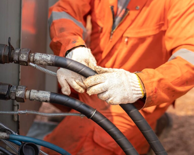 Przewody hydrauliczne – szerokie zastosowanie przemysłowe