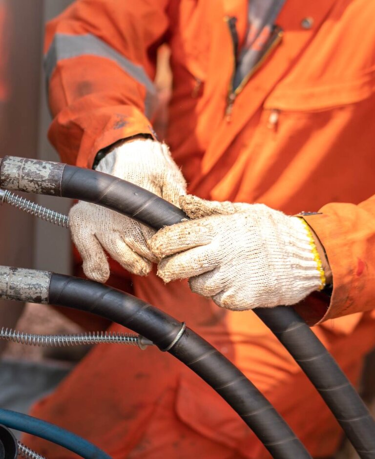 Przewody hydrauliczne – szerokie zastosowanie przemysłowe