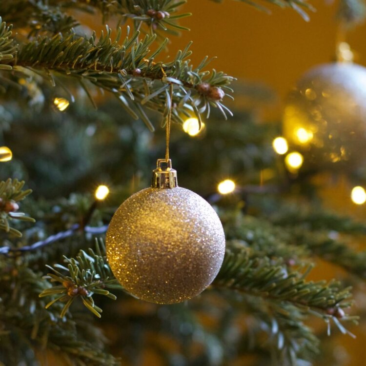 Jaką sztuczną choinkę wybrać? Praktyczny poradnik