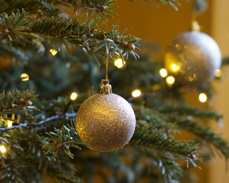 Jaką sztuczną choinkę wybrać? Praktyczny poradnik