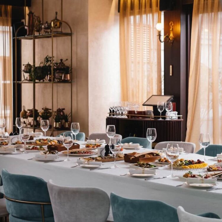 Jaki stół na 12 osób? Poradnik