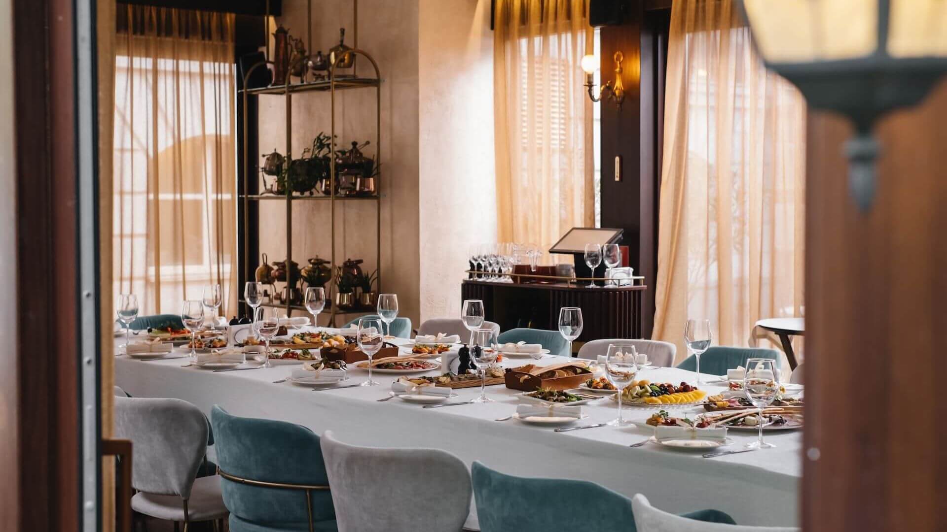 Jaki stół na 12 osób? Poradnik