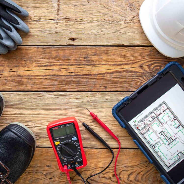 Środki ochrony indywidualnej elektryka – lista najważniejszych elementów