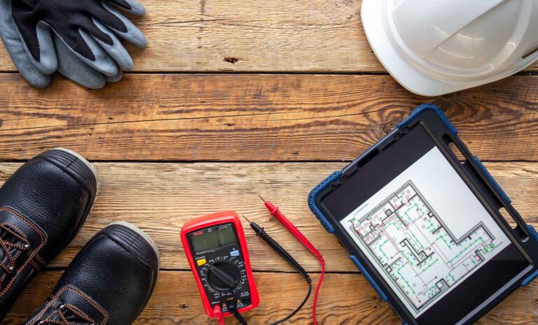 Środki ochrony indywidualnej elektryka – lista najważniejszych elementów