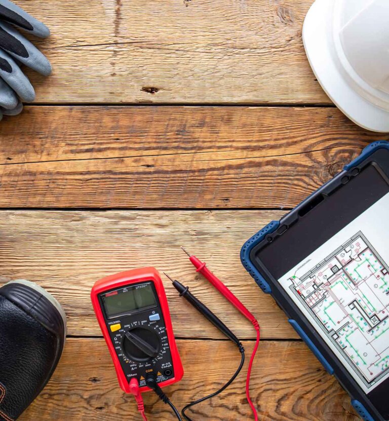 Środki ochrony indywidualnej elektryka – lista najważniejszych elementów