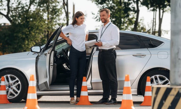 Jak zapisać się na kurs prawa jazdy? Poradnik