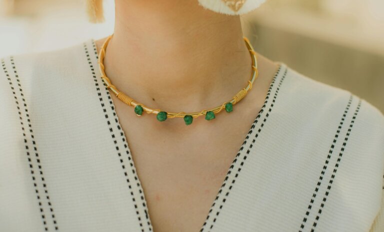 Jak zrobić naszyjnik z kamieni naturalnych? Instrukcja