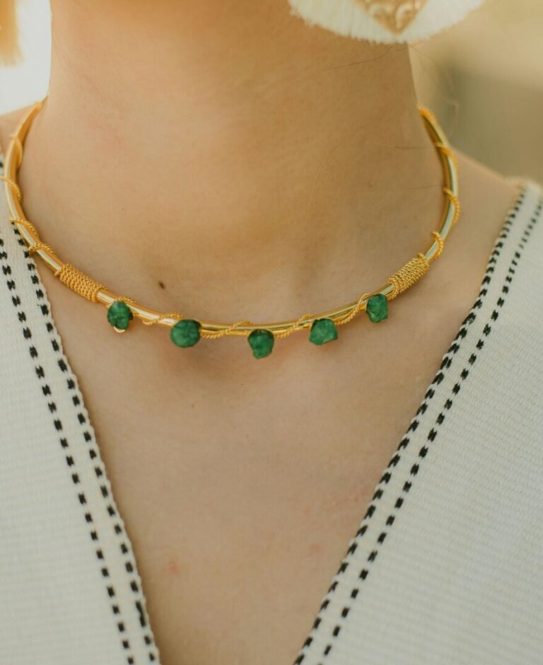 Jak zrobić naszyjnik z kamieni naturalnych? Instrukcja