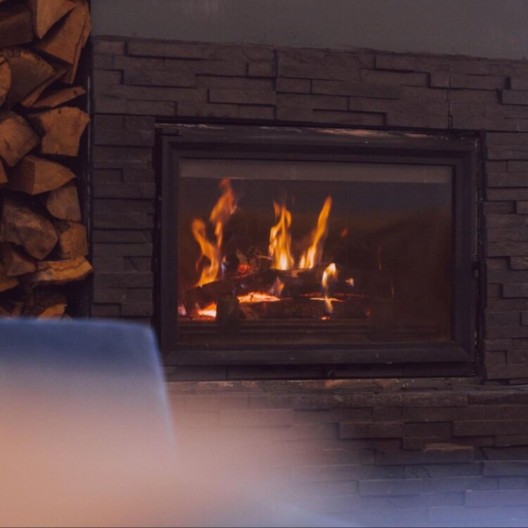 Materiały ogniotrwałe: płyty wermikulitowe i cegła szamotowa