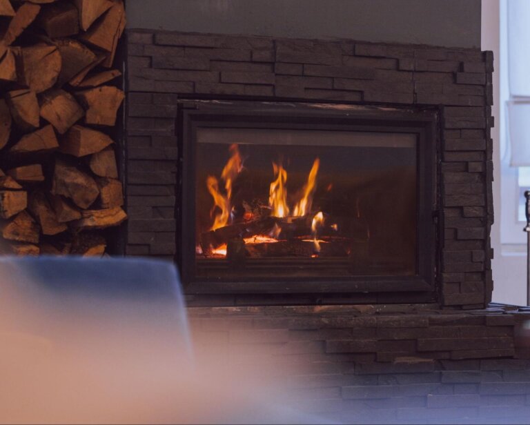 Materiały ogniotrwałe: płyty wermikulitowe i cegła szamotowa