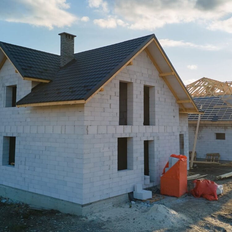 Koszt budowy domu 100m2 pod klucz – cennik na 2026 rok