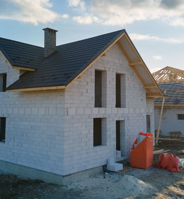 Koszt budowy domu 100m2 pod klucz – cennik na 2026 rok