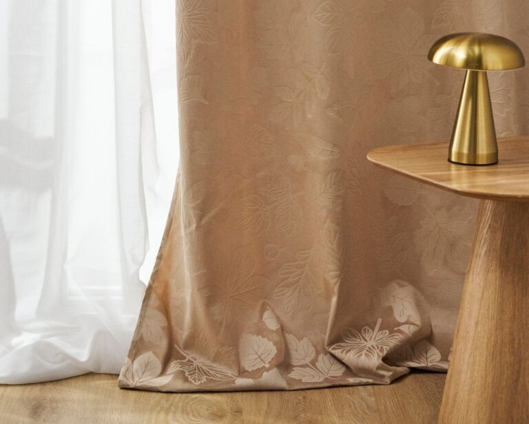 Jak uzyskać ładne ułożenie zasłon przy standardowych szerokościach