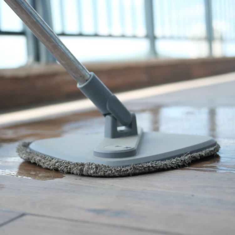 Skuteczna pielęgnacja podłogi drewnianej. Poradnik