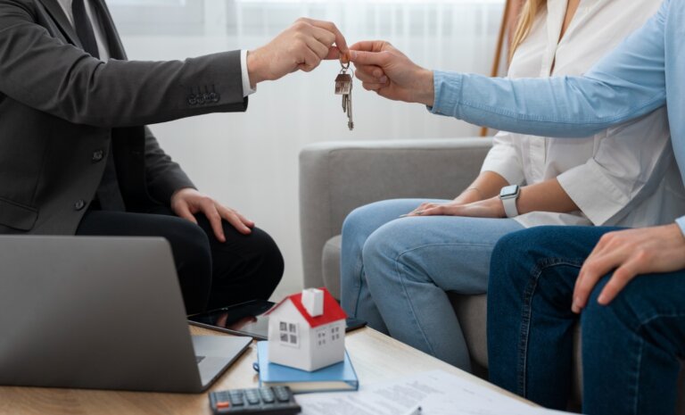 Zarządzanie najmem i zmiana najemcy – jak przejść ten etap bez nerwów i strat?