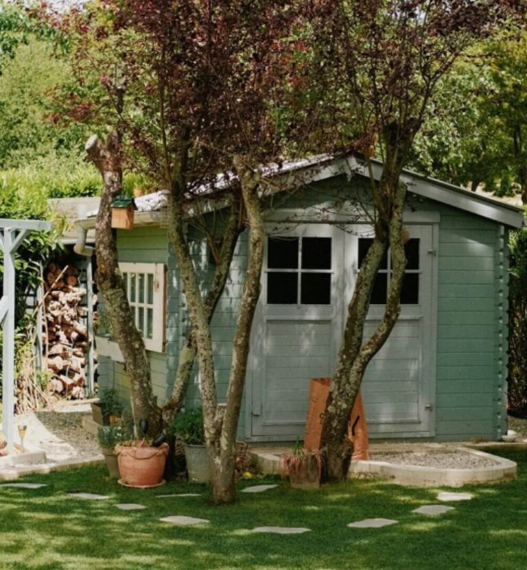 Skrzynie ogrodowe na balkony, tarasy i do ogrodów – dlaczego warto je wybierać?