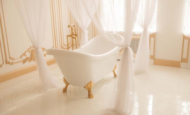 Nietypowe baterie wannowe – pomysły na nietuzinkowe łazienki