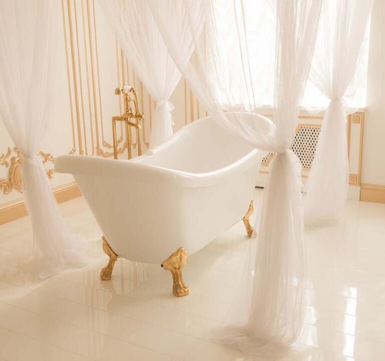 Nietypowe baterie wannowe – pomysły na nietuzinkowe łazienki