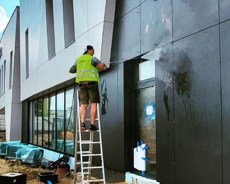 Kiedy warto zaplanować mycie elewacji w Warszawie i jak rozpoznać właściwy moment