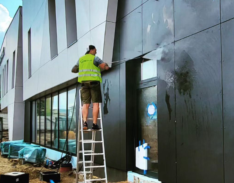 Kiedy warto zaplanować mycie elewacji w Warszawie i jak rozpoznać właściwy moment