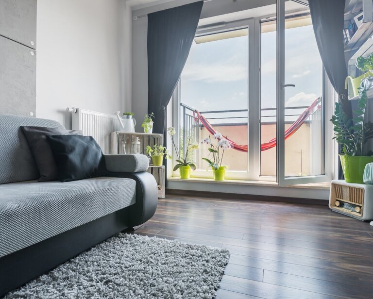 Drzwi tarasowe z niskim progiem – wygoda czy ryzyko strat ciepła?