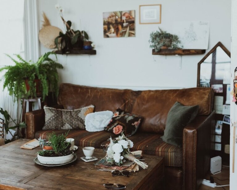 Kwietniki jako stylowy fundament zielonego wnętrza