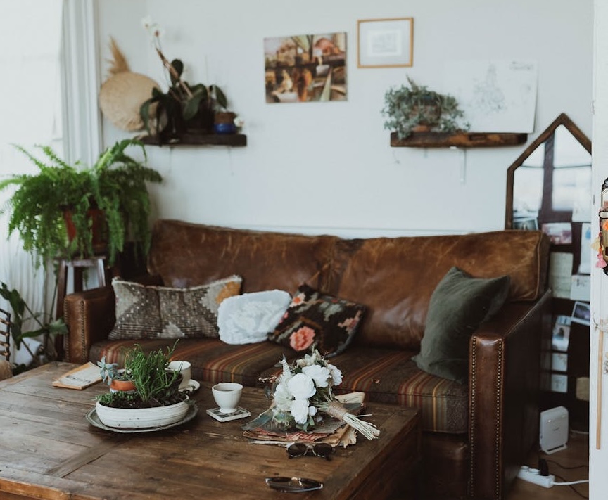 Kwietniki jako stylowy fundament zielonego wnętrza