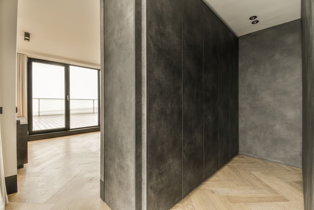 fornir kamienny we wnętrzu 