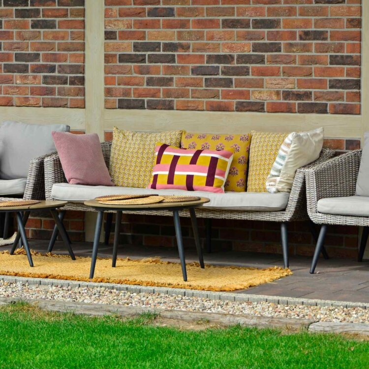 Czy warto kupić meble ogrodowe przez internet?