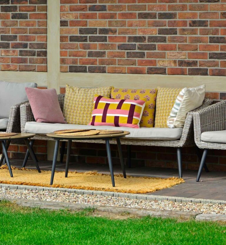 Czy warto kupić meble ogrodowe przez internet?