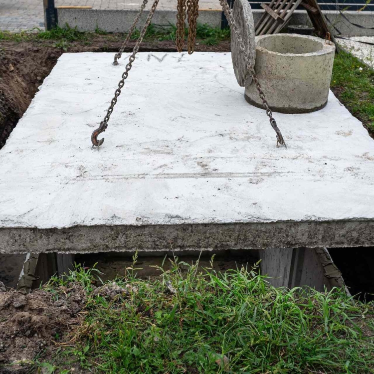 Jak przygotować teren pod montaż szamba betonowego?