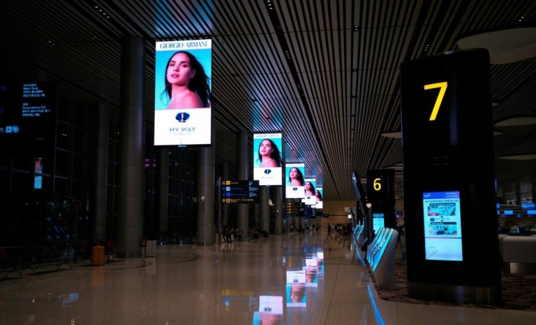 Monitor reklamowy a zwykły telewizor – czego nie wiesz o digital signage w swoim biznesie