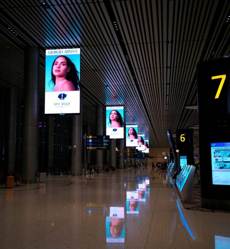 Monitor reklamowy a zwykły telewizor – czego nie wiesz o digital signage w swoim biznesie